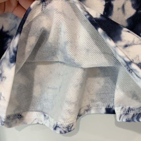 it’s a blue and white tie dye cropped sweater - Picture 4 of 5
